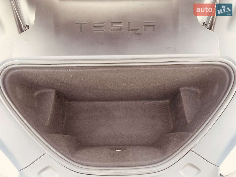 Лифтбек Tesla Model S 2019 в Одессе