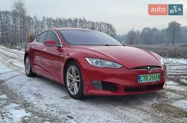 Лифтбек Tesla Model S 2015 в 