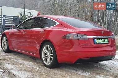 Лифтбек Tesla Model S 2015 в 