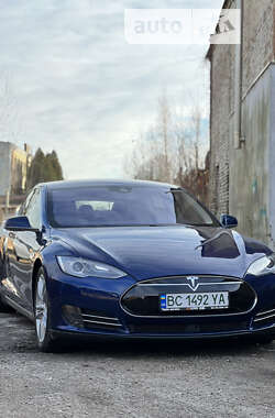 Tesla Model S 2015