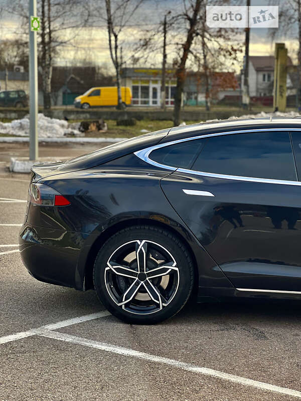 Лифтбек Tesla Model S 2016 в Житомире