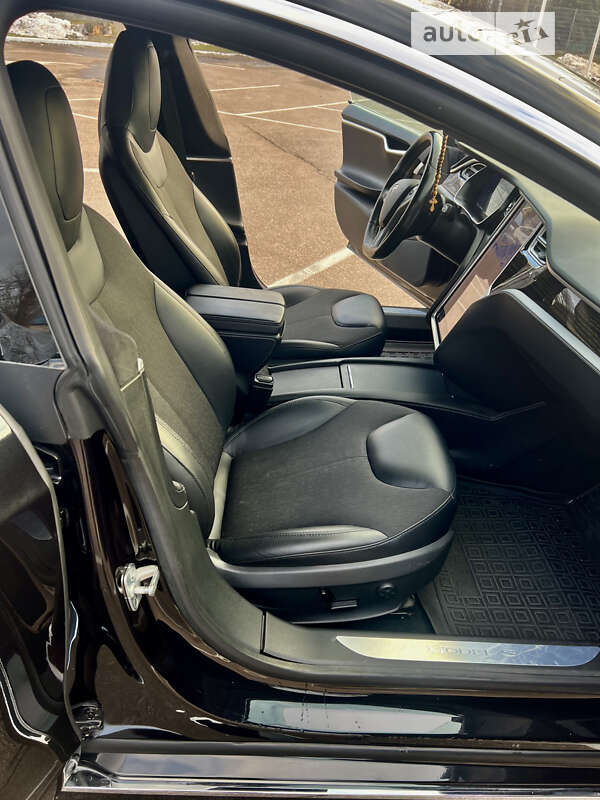 Лифтбек Tesla Model S 2016 в Житомире