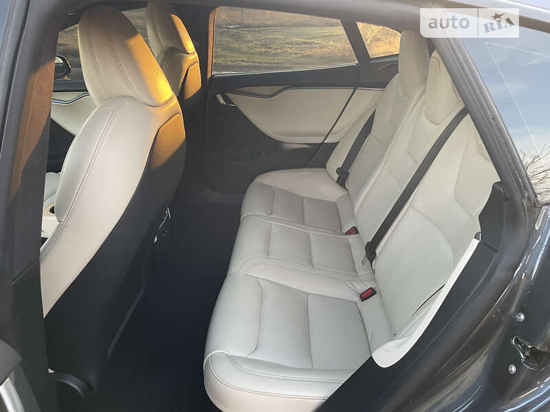 Ліфтбек Tesla Model S 2020 в Броварах