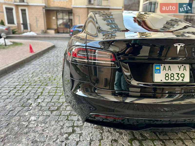 Лифтбек Tesla Model S 2022 в Киеве