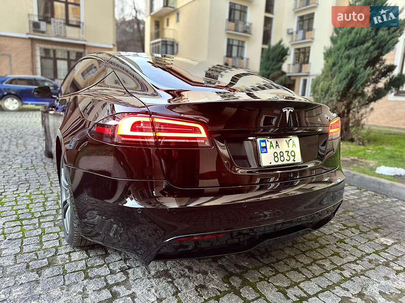 Лифтбек Tesla Model S 2022 в Киеве