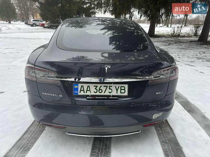 Лифтбек Tesla Model S 2015 в Киеве