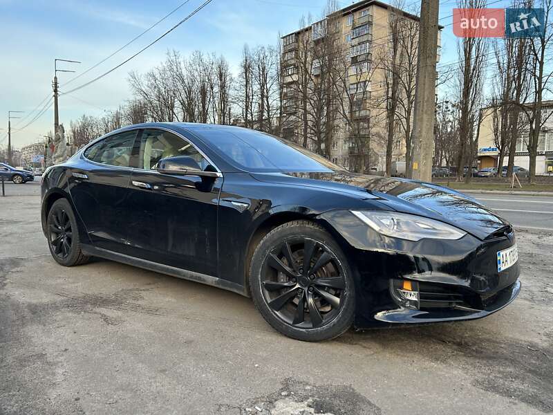 Ліфтбек Tesla Model S 2013 в Києві