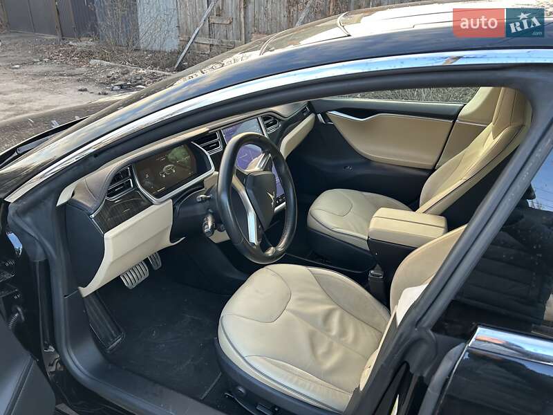 Ліфтбек Tesla Model S 2013 в Києві