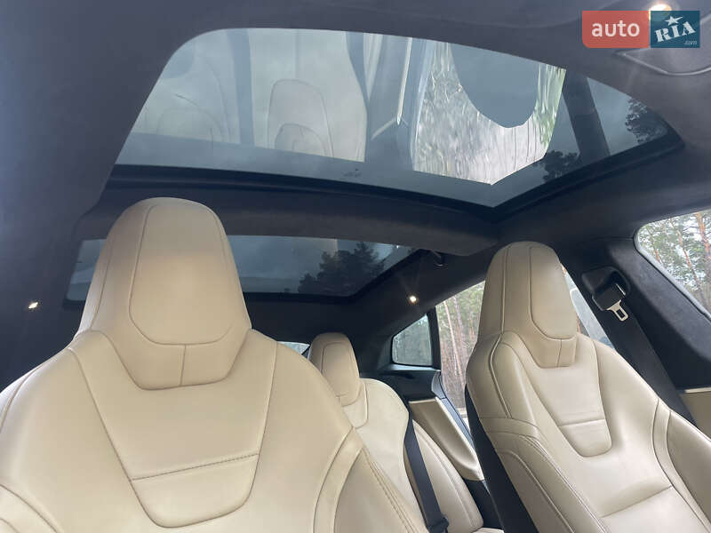 Лифтбек Tesla Model S 2016 в Киеве