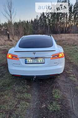 Лифтбек Tesla Model S 2015 в Киеве