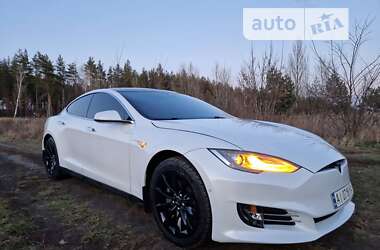 Лифтбек Tesla Model S 2015 в Киеве