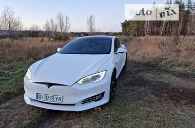 Лифтбек Tesla Model S 2015 в Киеве