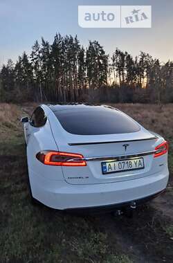 Лифтбек Tesla Model S 2015 в Киеве