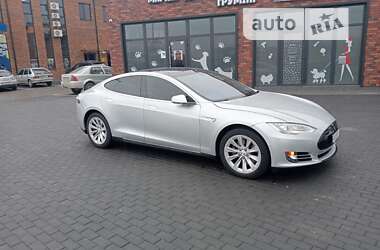 Лифтбек Tesla Model S 2016 в Виннице