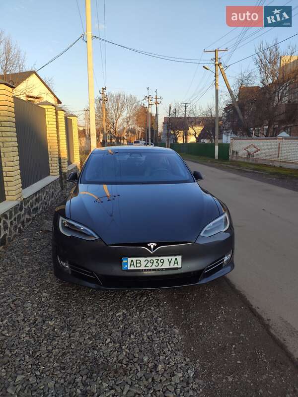 Ліфтбек Tesla Model S 2016 в Тростянці