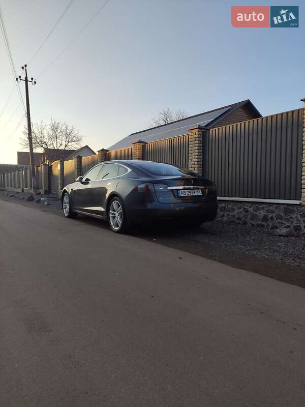Ліфтбек Tesla Model S 2016 в Тростянці