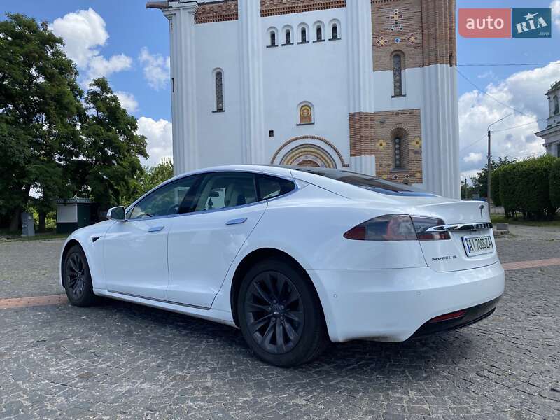 Лифтбек Tesla Model S 2018 в Киеве