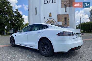 Лифтбек Tesla Model S 2018 в Киеве