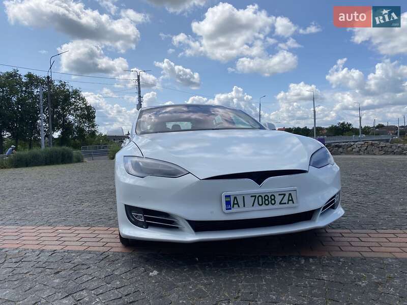 Лифтбек Tesla Model S 2018 в Киеве