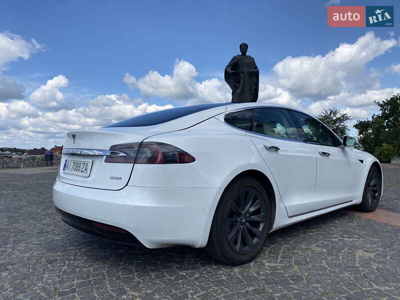 Лифтбек Tesla Model S 2018 в Киеве