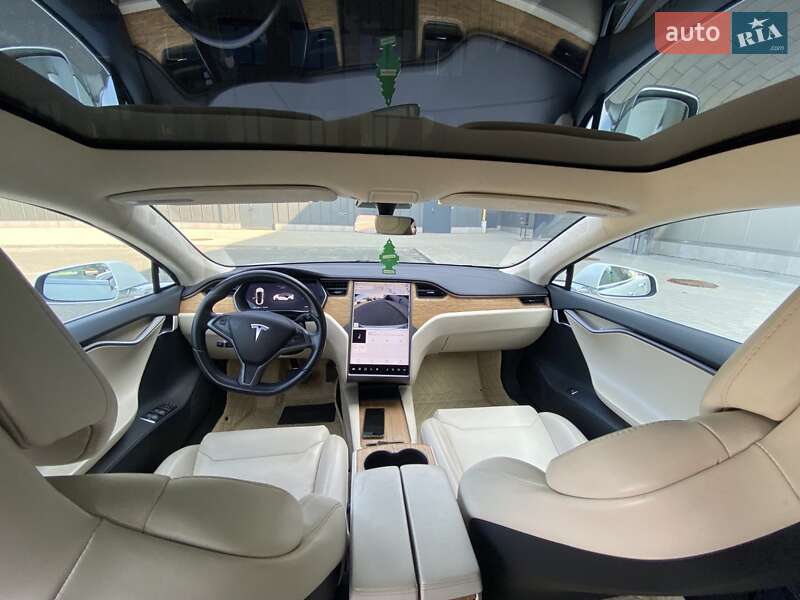 Лифтбек Tesla Model S 2018 в Киеве