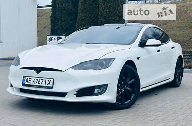 Лифтбек Tesla Model S 2016 в Каменском