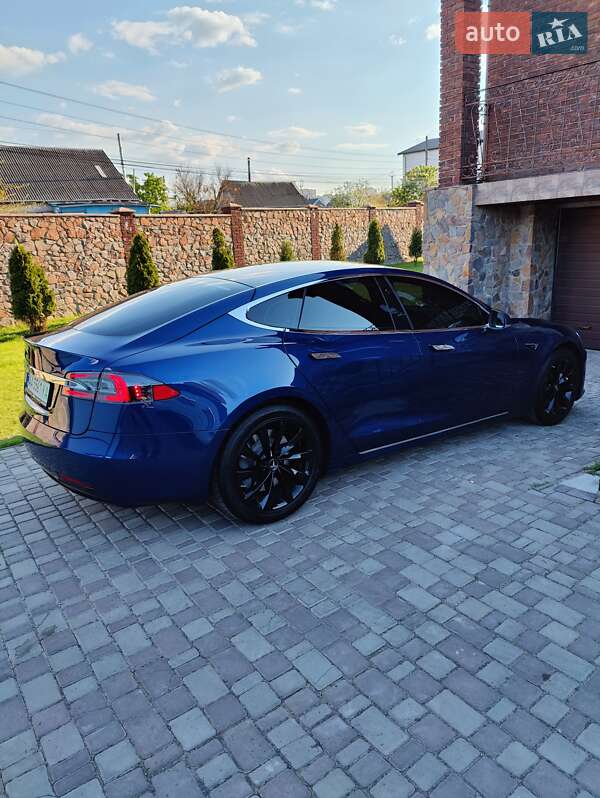 Лифтбек Tesla Model S 2017 в Киеве