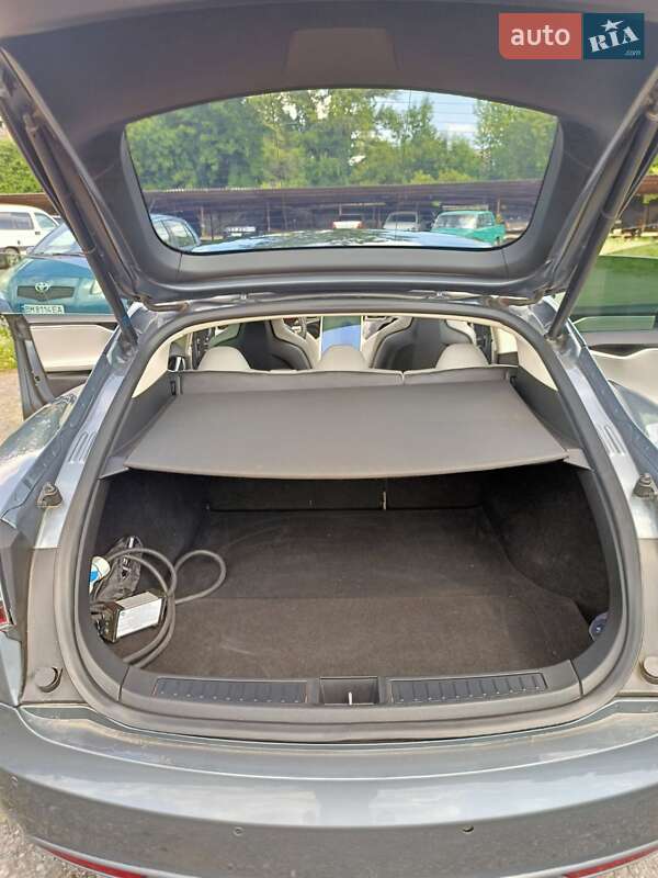 Лифтбек Tesla Model S 2014 в Сумах
