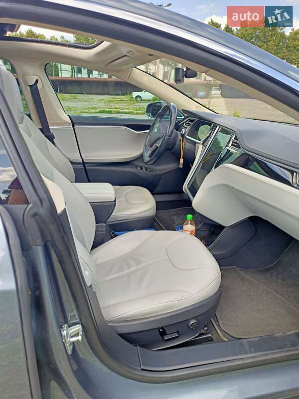 Лифтбек Tesla Model S 2014 в Сумах