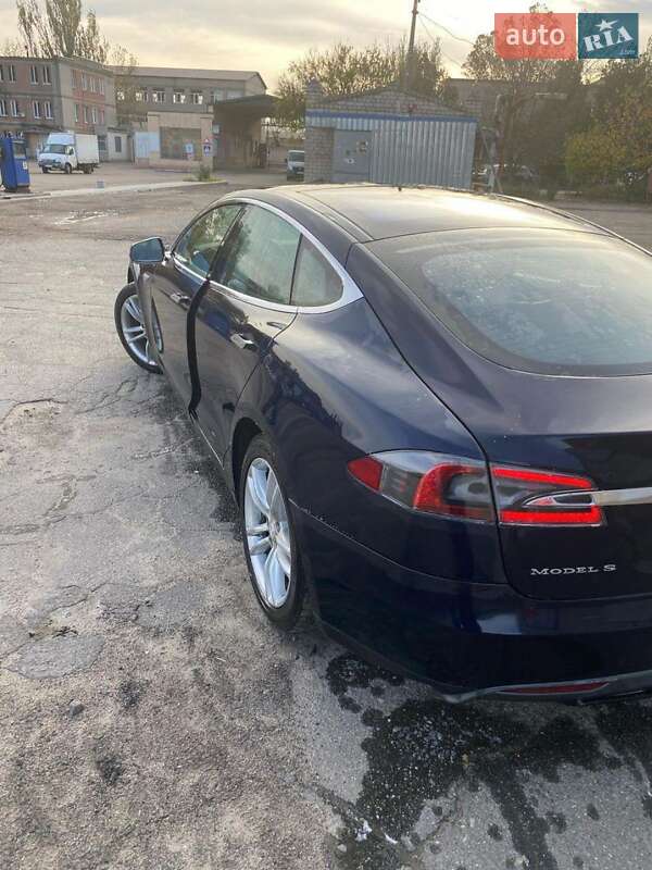 Лифтбек Tesla Model S 2013 в Николаеве