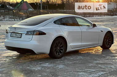 Лифтбек Tesla Model S 2018 в Киеве