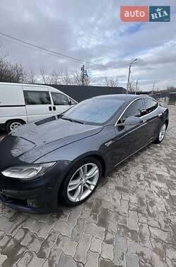 Tesla Model S 2015