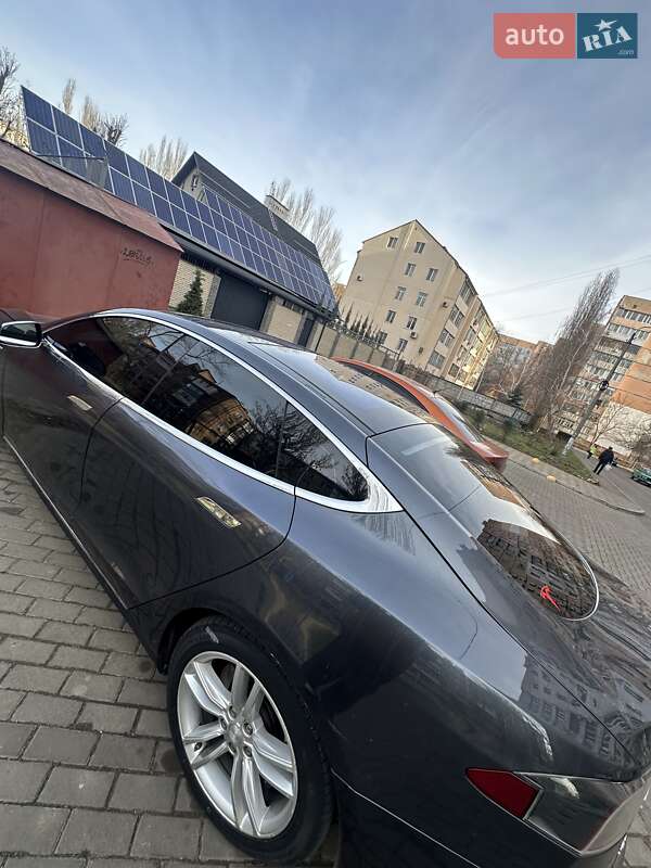 Ліфтбек Tesla Model S 2015 в Миколаєві фото 4 Ліфтбек Tesla Model S 2015 в Миколаєві