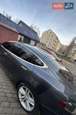 Лифтбек Tesla Model S 2015 в 