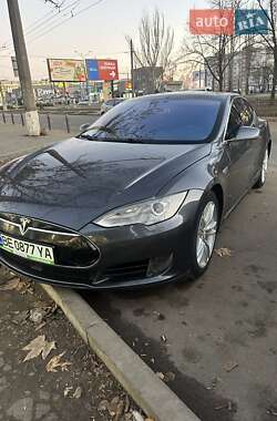 Лифтбек Tesla Model S 2015 в 