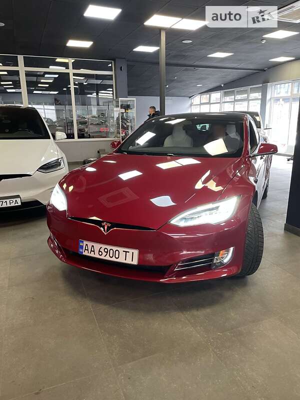 Ліфтбек Tesla Model S 2019 в Києві