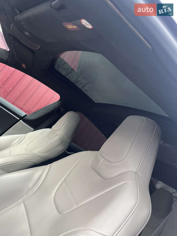 Лифтбек Tesla Model S 2015 в Виннице