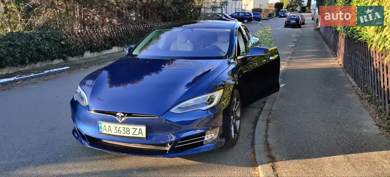 Лифтбек Tesla Model S 2017 в 