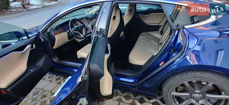 Лифтбек Tesla Model S 2017 в Вижнице