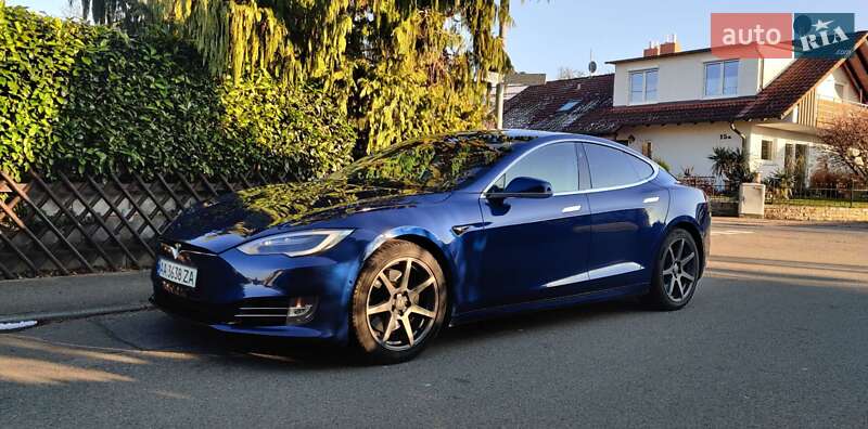 Лифтбек Tesla Model S 2017 в Вижнице