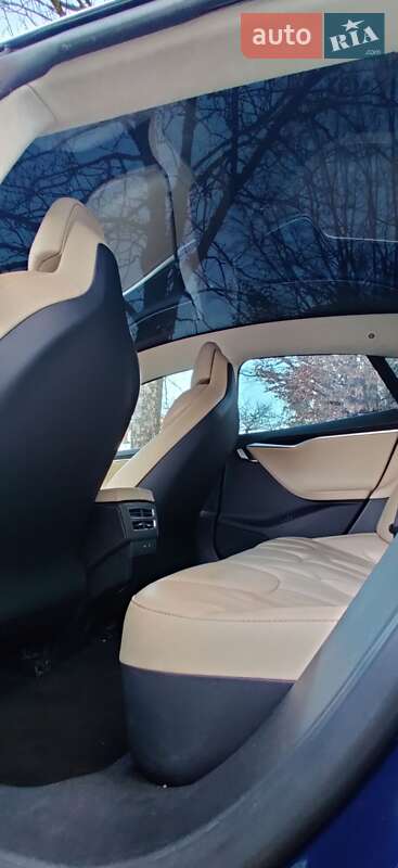 Лифтбек Tesla Model S 2017 в Вижнице