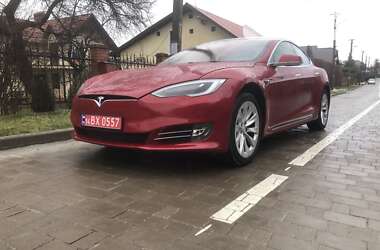 Лифтбек Tesla Model S 2017 в Львове