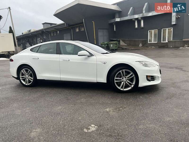 Лифтбек Tesla Model S 2014 в Тернополе
