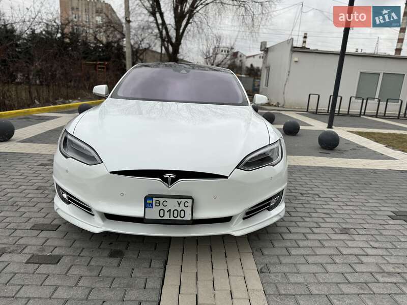 Лифтбек Tesla Model S 2014 в Львове