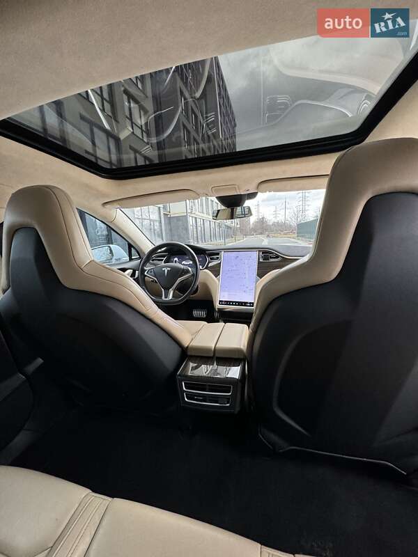 Лифтбек Tesla Model S 2014 в Львове