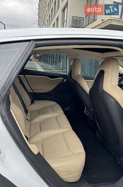 Лифтбек Tesla Model S 2014 в Львове