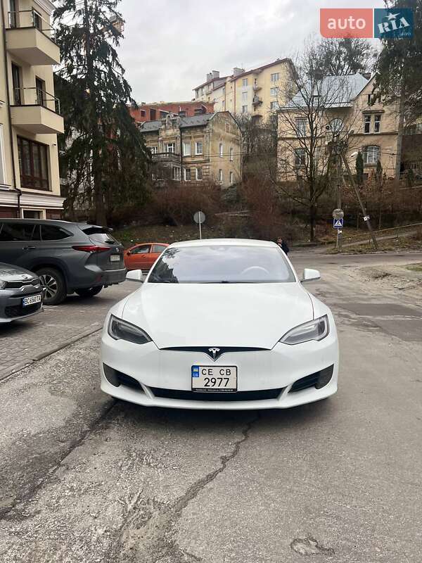 Лифтбек Tesla Model S 2016 в Львове