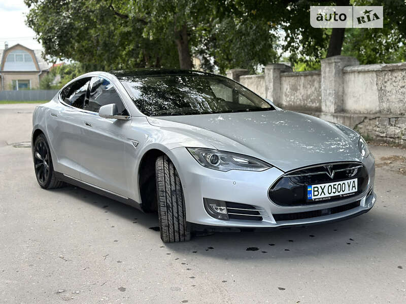 Лифтбек Tesla Model S 2015 в Каменец-Подольском