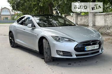 Лифтбек Tesla Model S 2015 в 