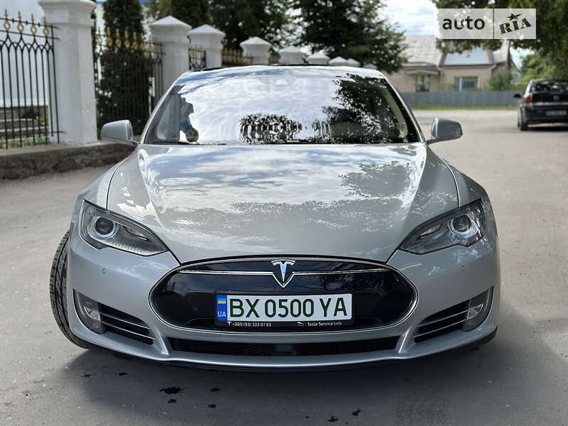 Лифтбек Tesla Model S 2015 в Каменец-Подольском
